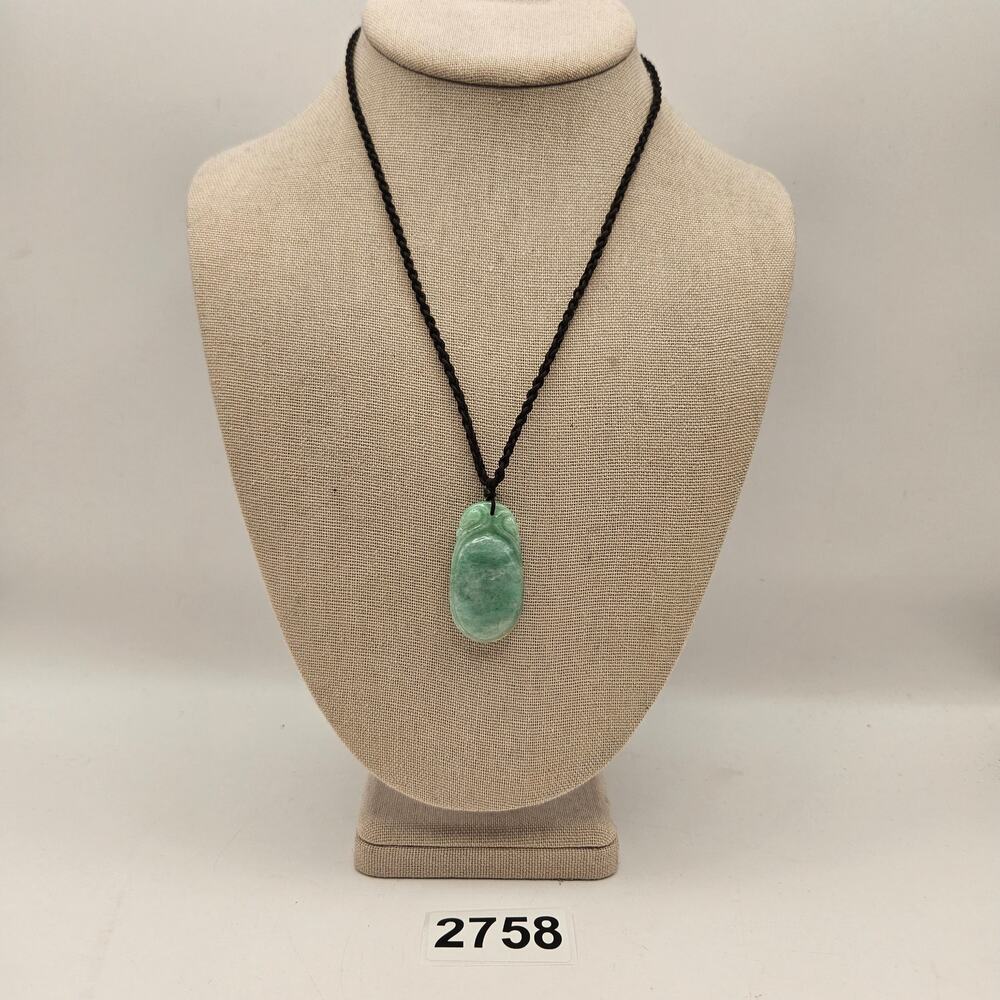GREEN JADE STYLE CARVED PENDANT NECKLACE ASIAN PROTECTOR AMULET